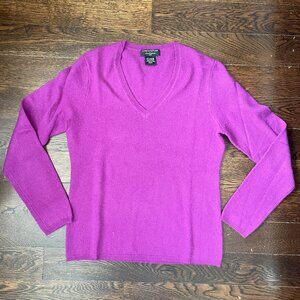 Lord & Taylor purple V-neck 100% Cashmere Sweater-Size Small Petite